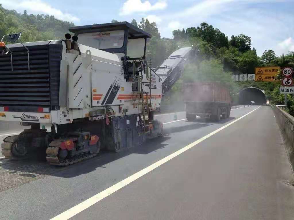 公路養(yǎng)護(hù)中冷再生機(jī)租賃如何去做？